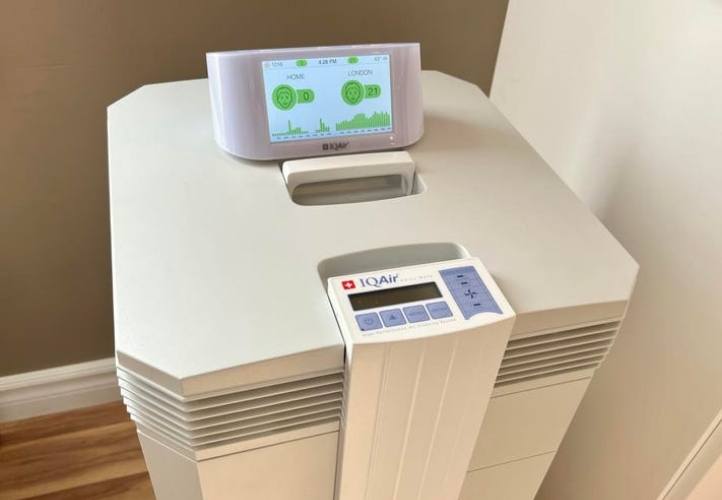 I Q HealthPro Plus air purifier in dental office